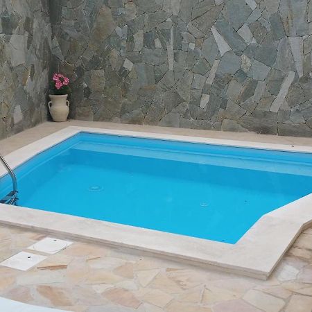 קליארי Exclusive Use Swimming Pool Available From June To September מראה חיצוני תמונה