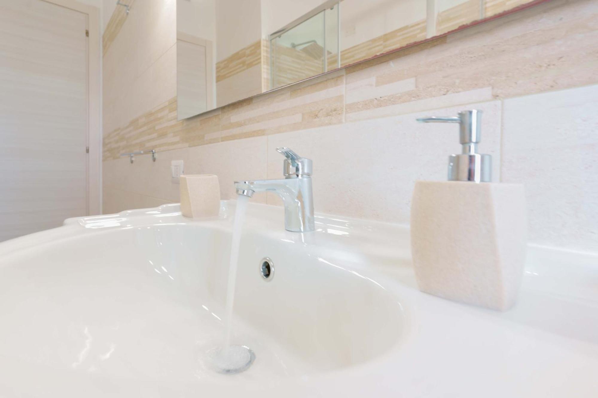 קליארי Exclusive Use Swimming Pool Available From June To September מראה חיצוני תמונה
