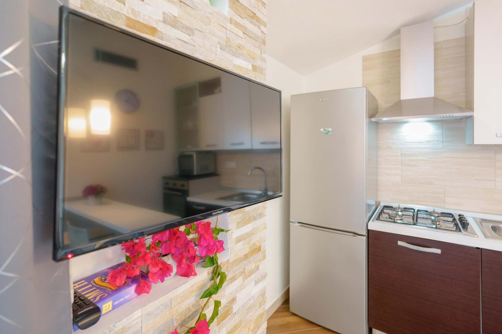 קליארי Exclusive Use Swimming Pool Available From June To September מראה חיצוני תמונה