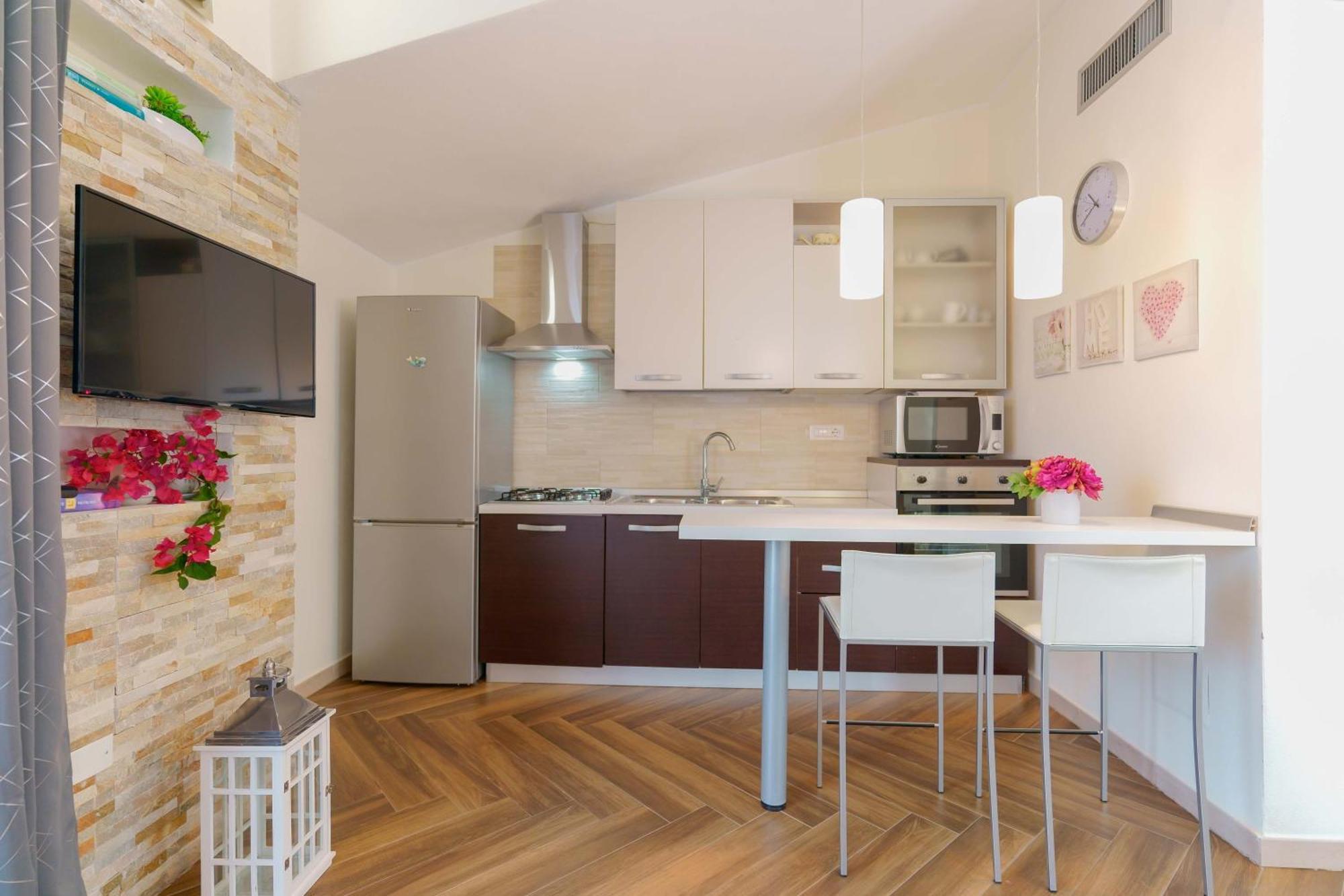 קליארי Exclusive Use Swimming Pool Available From June To September מראה חיצוני תמונה