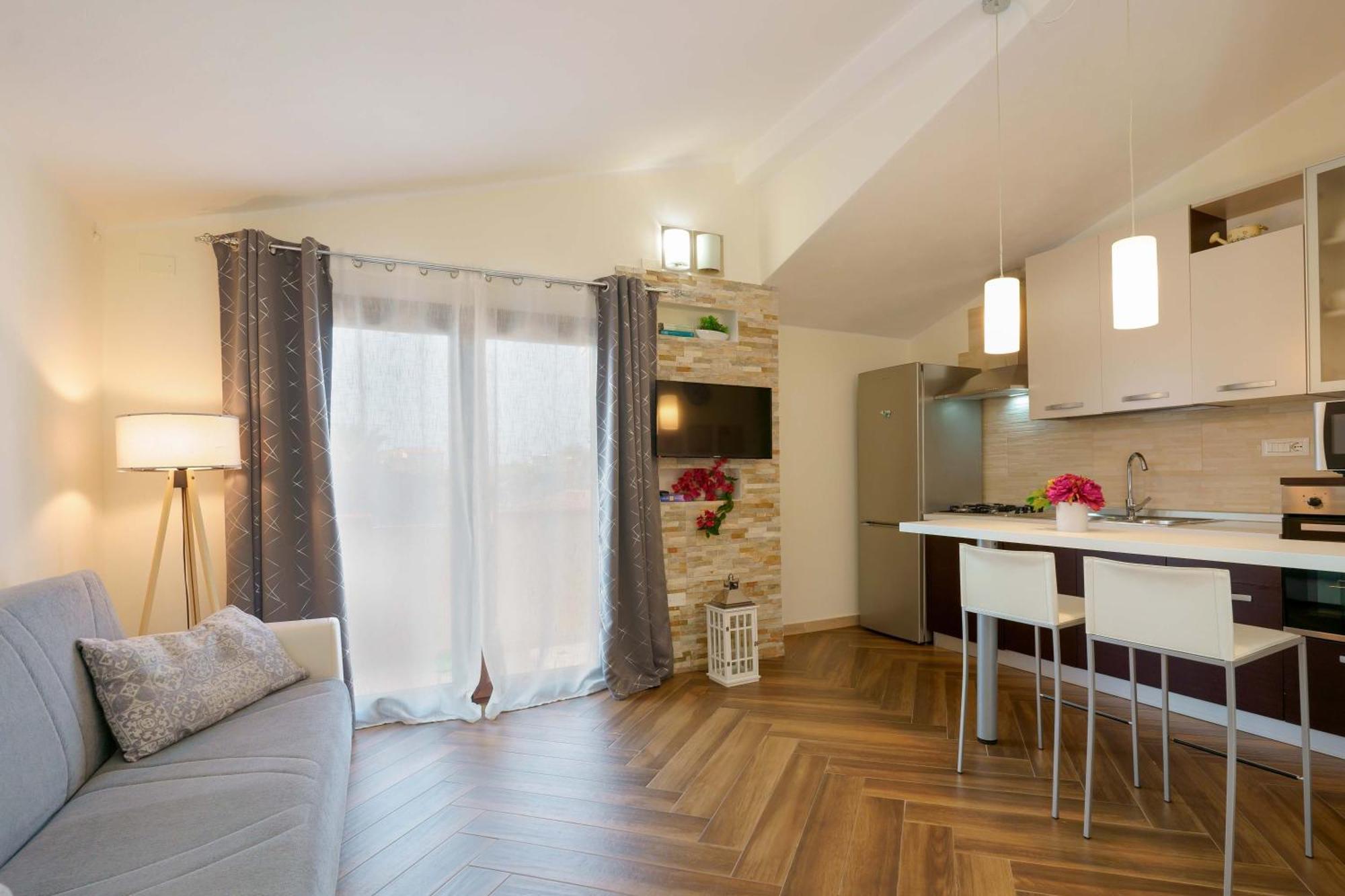 קליארי Exclusive Use Swimming Pool Available From June To September מראה חיצוני תמונה
