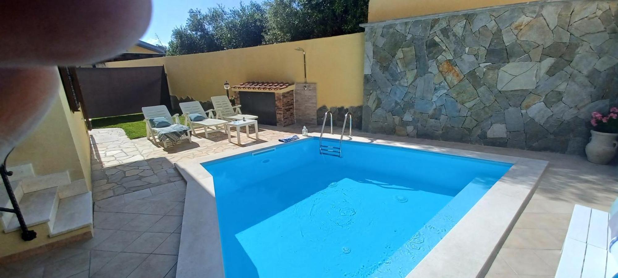 קליארי Exclusive Use Swimming Pool Available From June To September מראה חיצוני תמונה