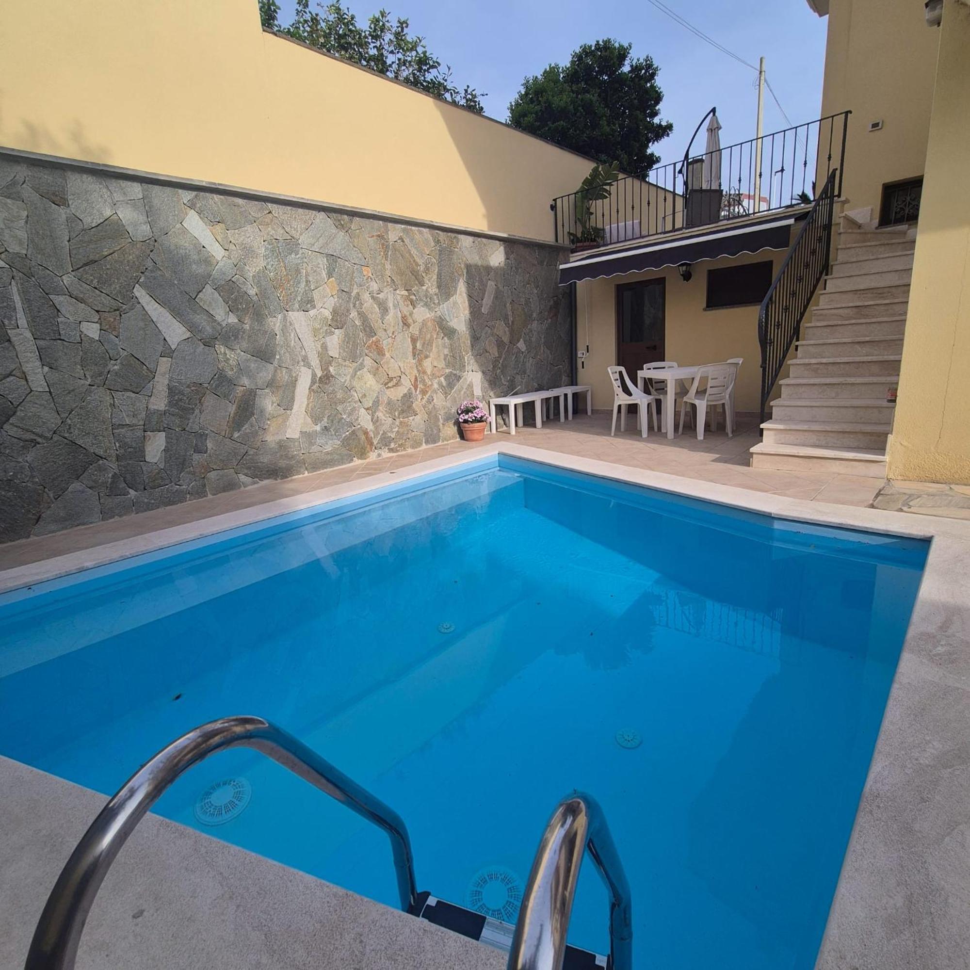 קליארי Exclusive Use Swimming Pool Available From June To September מראה חיצוני תמונה